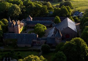 vue aérienne château ferme de Petit Leez Denis Closon (8)